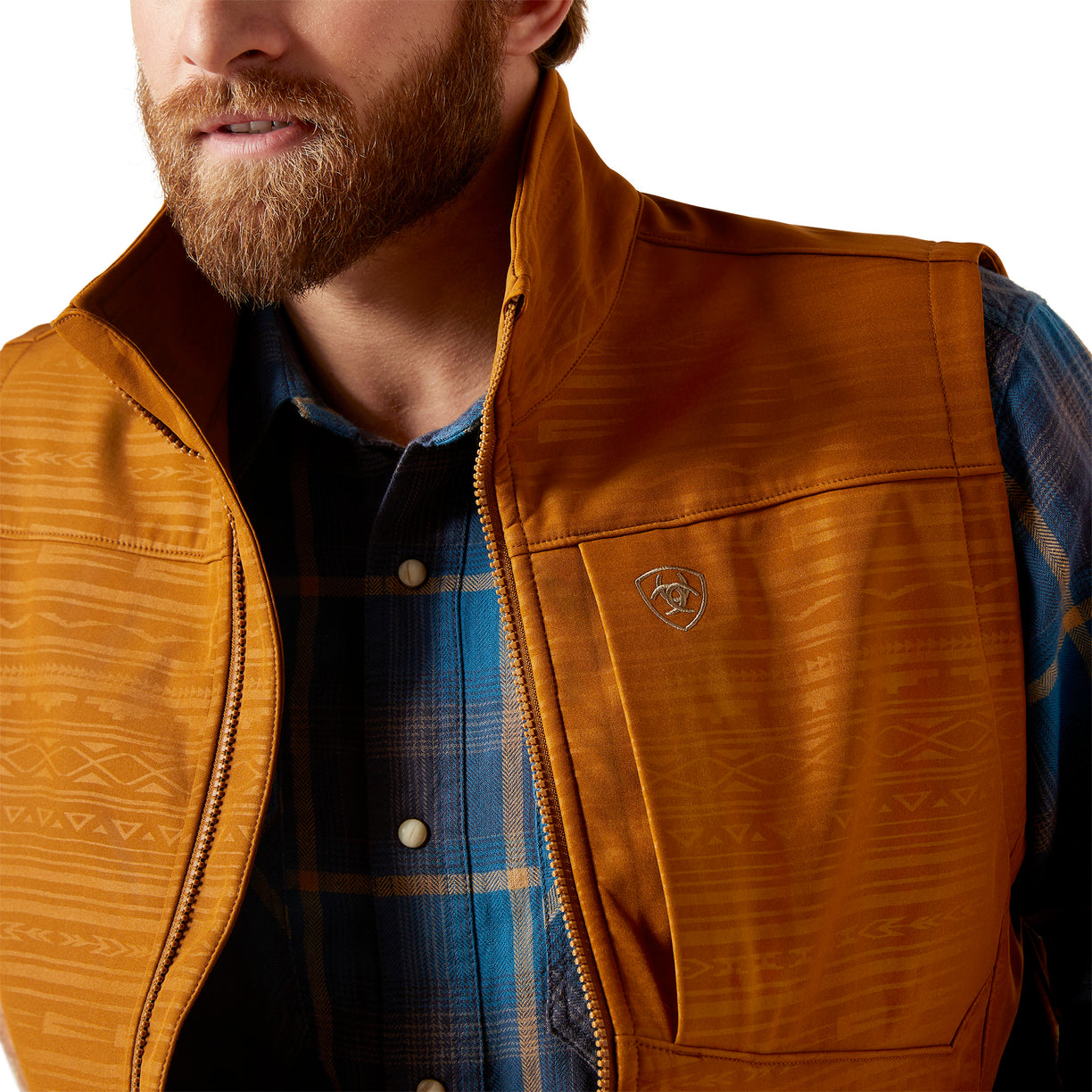 Ariat Men's Logo 2.0 Softshell Vest in brown - Detail