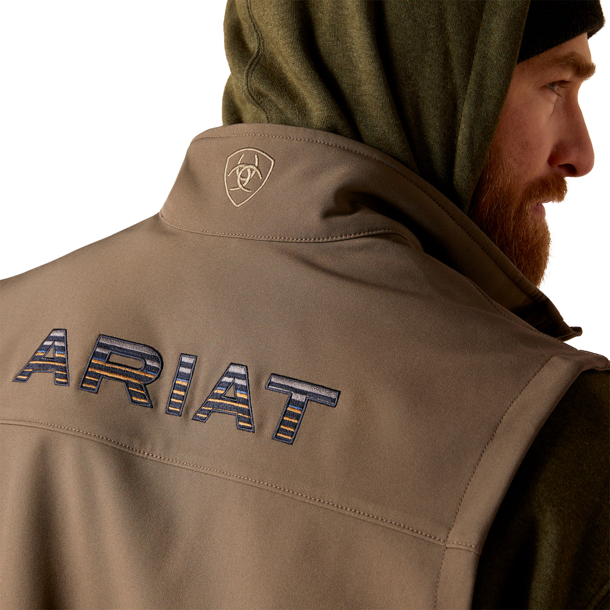 Ariat Men's Logo 2.0 Softshell Vest in brown - Detail