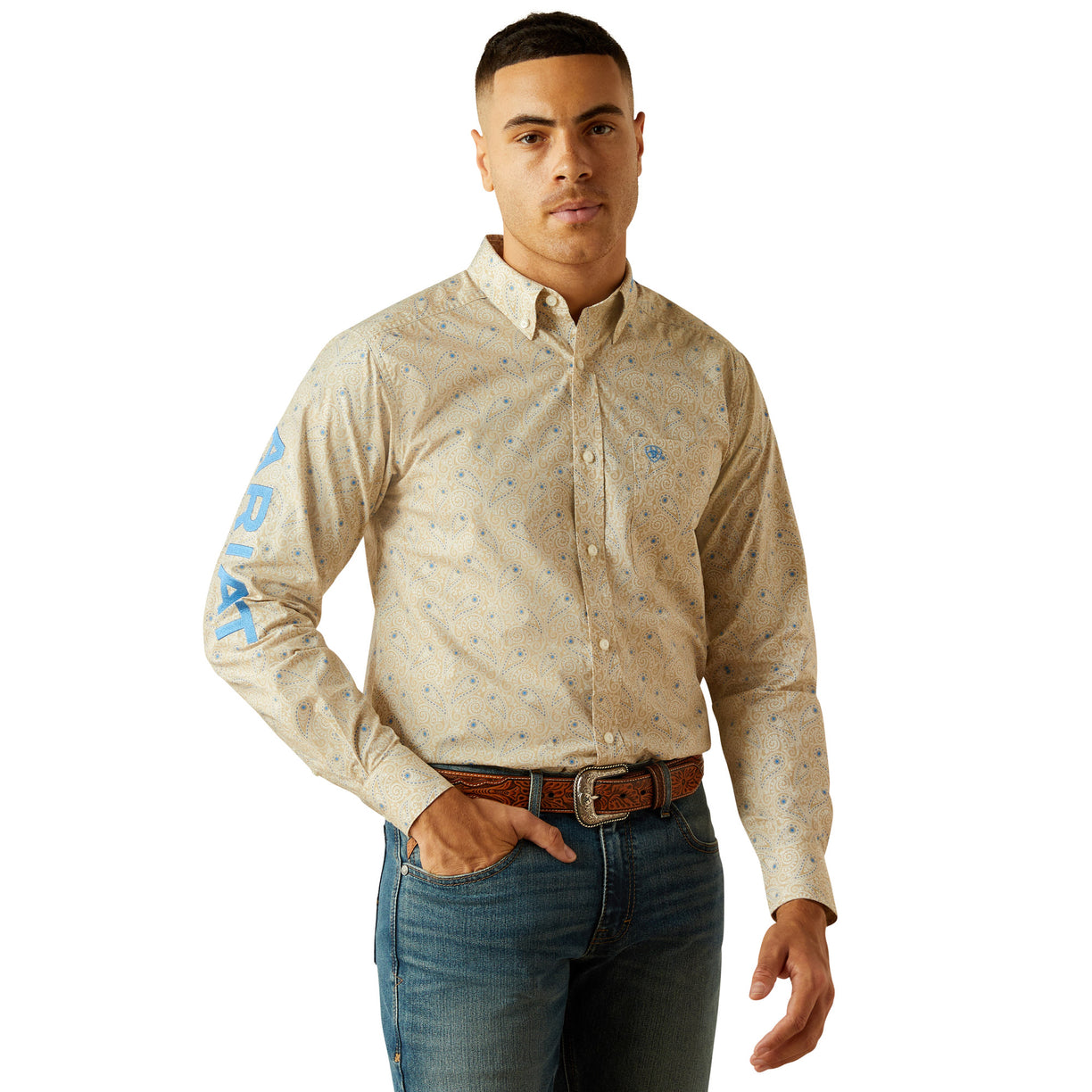Man wearing a beige patterned shirt with blue sleeves on a white background