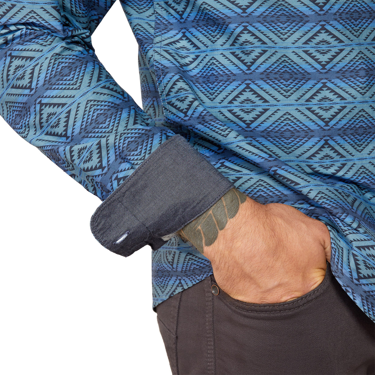 Ariat Men's McKay Modern Fit Long-Sleeved Shirt in blue pattern - Detail
